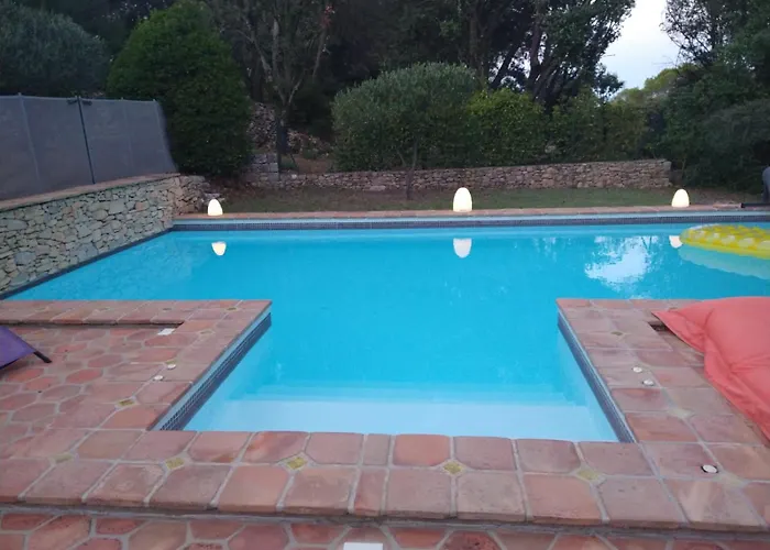 Le Pigeonnier فندق مبيت وإفطار نيم