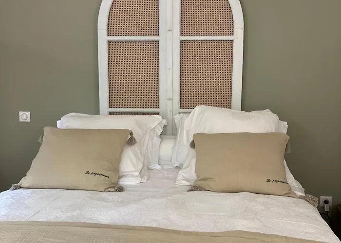 Le Pigeonnier فندق مبيت وإفطار نيم