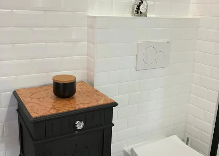 Le Pigeonnier نيم